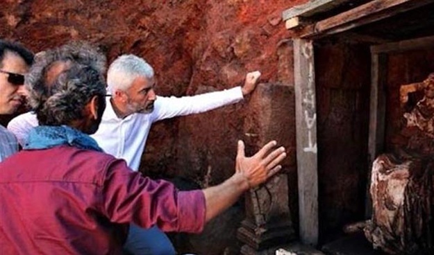 مجسمه ۲۱۰۰ ساله «الهۀ مادر» در ویرانههای قصر مجسمه ۲۱۰۰ ساله «الهۀ مادر» در ویرانههای قصر