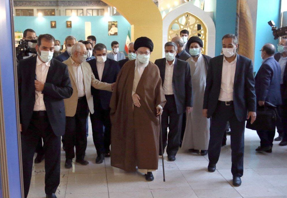 لطف حضور رهبر انقلاب در نمایشگاه کتاب ۱۴۰۳