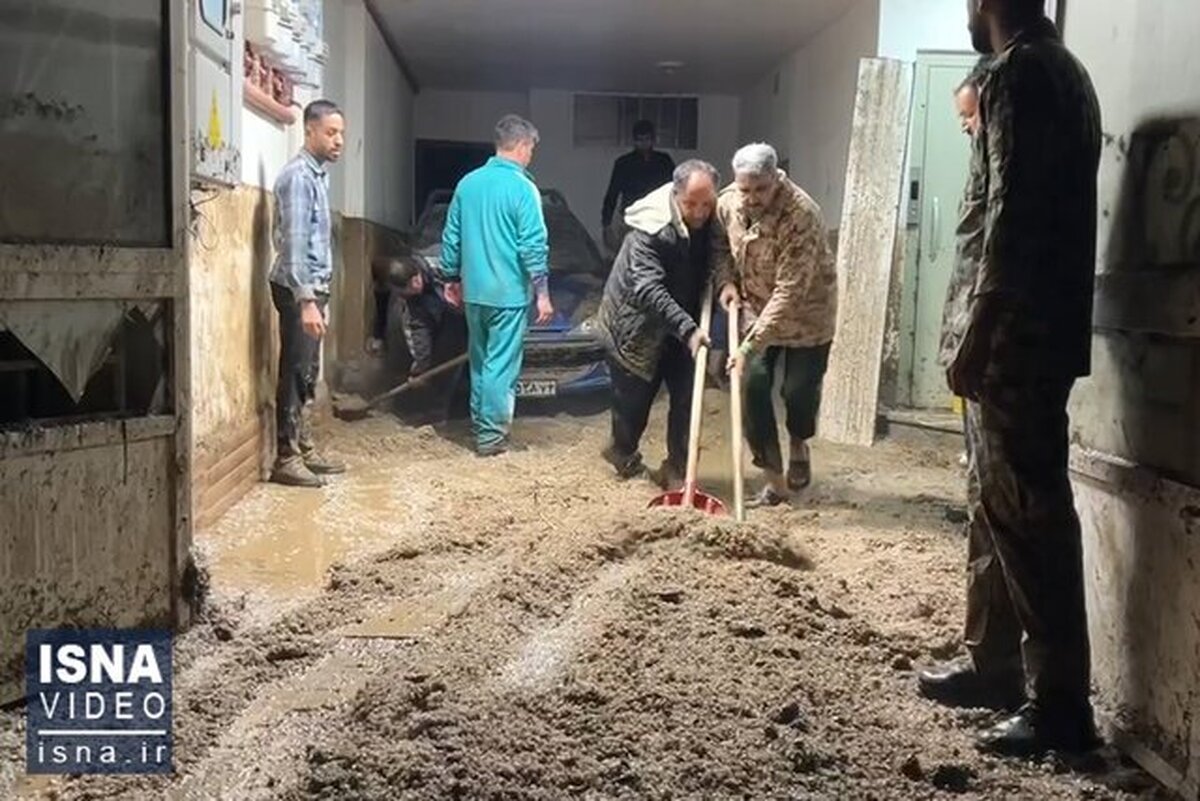 امدادرسانی نیروهای مردمی و نظامی به سیل‌زدگان مشهدی