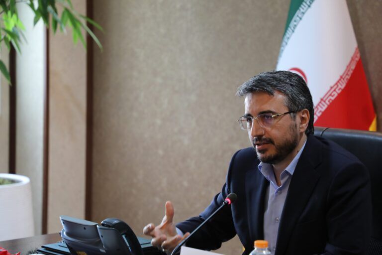 در مراسمی با حضور دکتر نبوی آیین تکریم و معارفه معاونین و مدیران گروه توسعه ملی برگزار شد