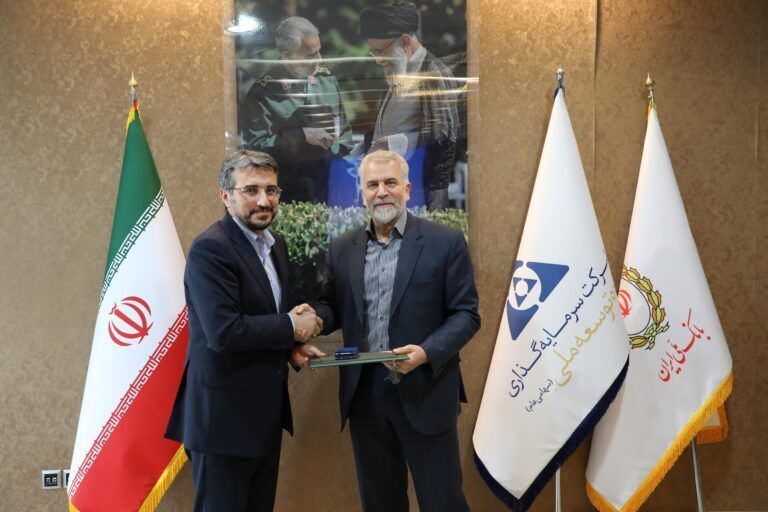 در مراسمی با حضور دکتر نبوی آیین تکریم و معارفه معاونین و مدیران گروه توسعه ملی برگزار شد