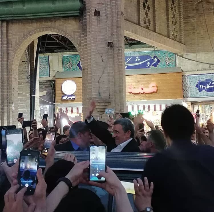 دیدار مردمی رئیس جمهور سابق در بازارچه ی تهران