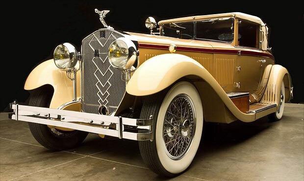 تصویر مردی که ۴۵۰ ماشین کلاسیک و آنتیک دارد