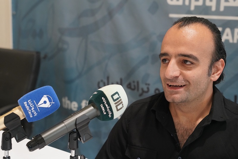 صمد آذرخش: من فردوسی را جلوی کباب نمی‌گذارم