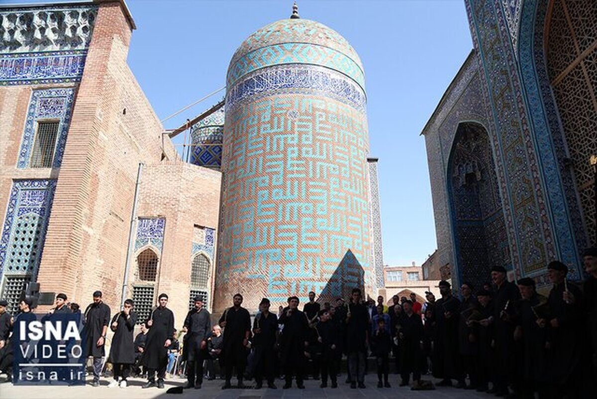 آئین سنتی طشت‌گذاری در بقعه شیخ صفی‌الدین اردبیلی