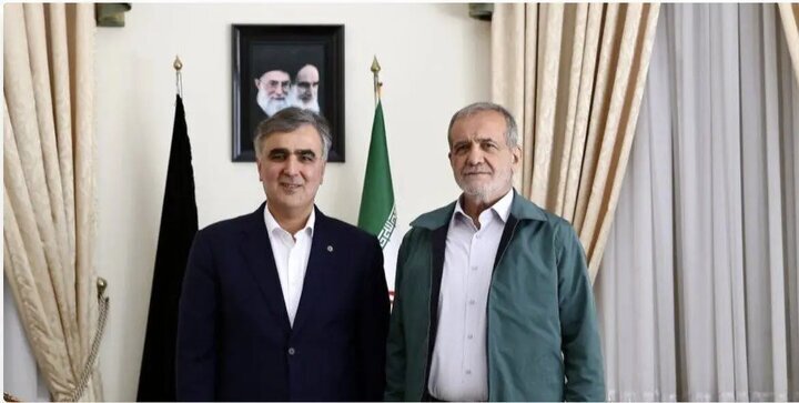 تغییر رنگ کت پزشکیان، سوژه کاربران/ فتوشاپ یا واقعی