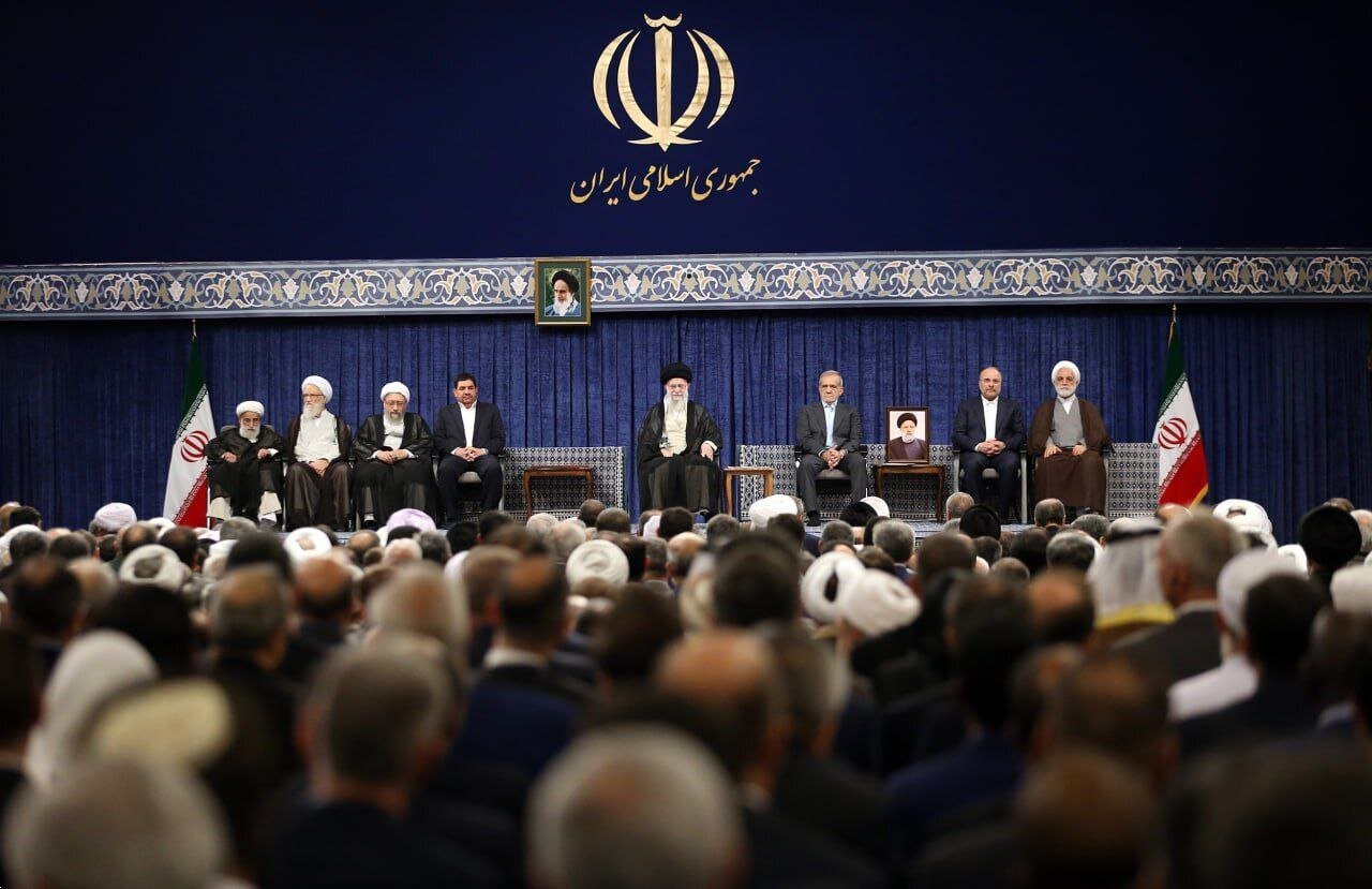 آیا راهی جز انصاف و عدالت می ماند / تصویر متفاوت از پزشکیان و مهمانان ویژه در مراسم تنفیذ آیا راهی جز انصاف و عدالت می ماند / تصویر متفاوت از پزشکیان و مهمانان ویژه در مراسم تنفیذ