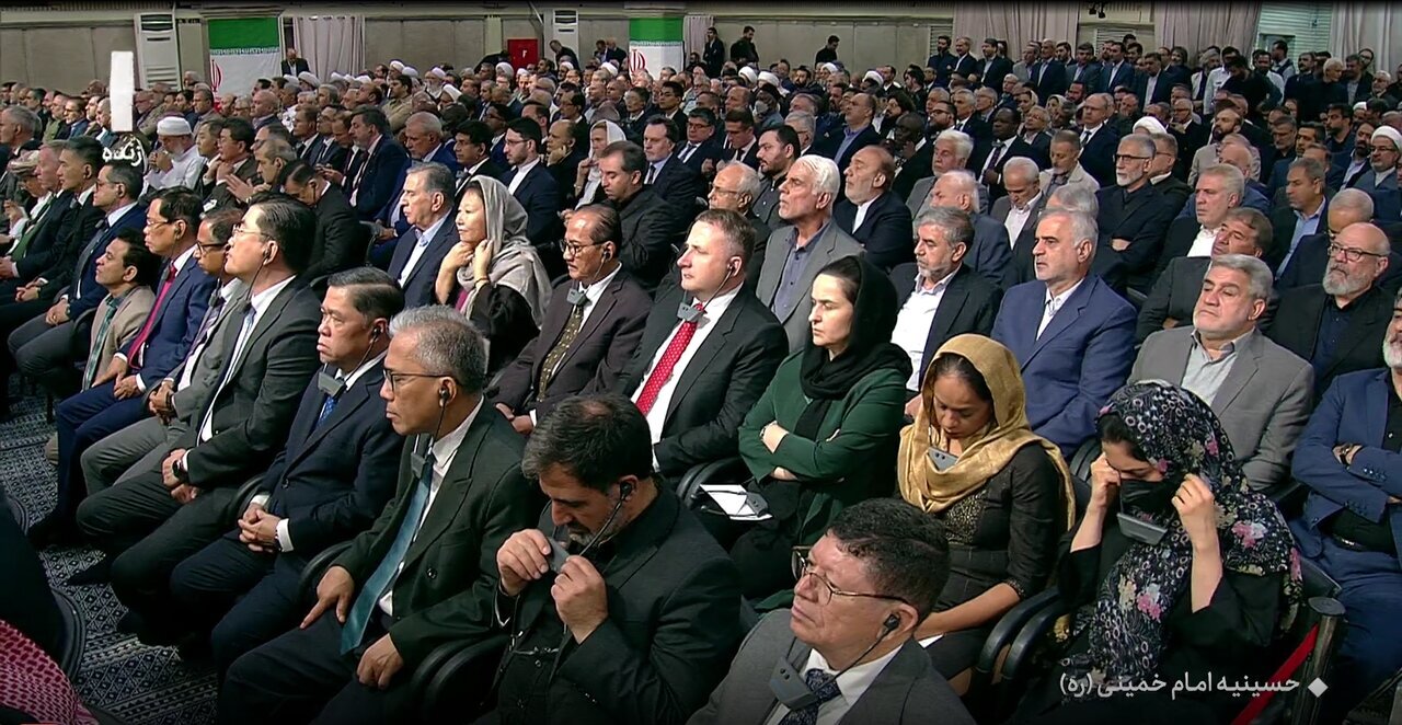 آیا راهی جز انصاف و عدالت می ماند / تصویر متفاوت از پزشکیان و مهمانان ویژه در مراسم تنفیذ آیا راهی جز انصاف و عدالت می ماند / تصویر متفاوت از پزشکیان و مهمانان ویژه در مراسم تنفیذ