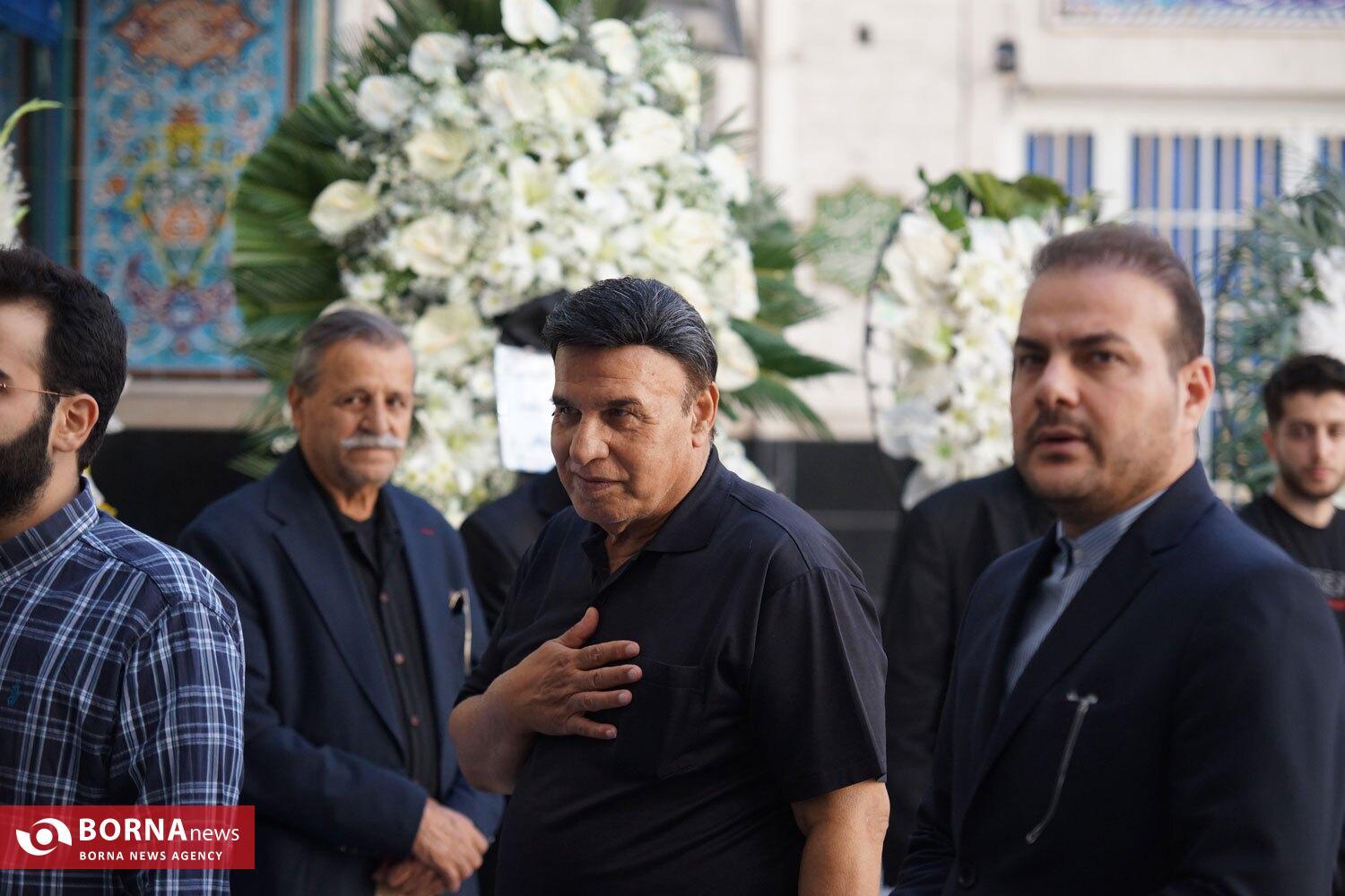 بانوی آبی پوشی که برایش سیاه پوشیدند