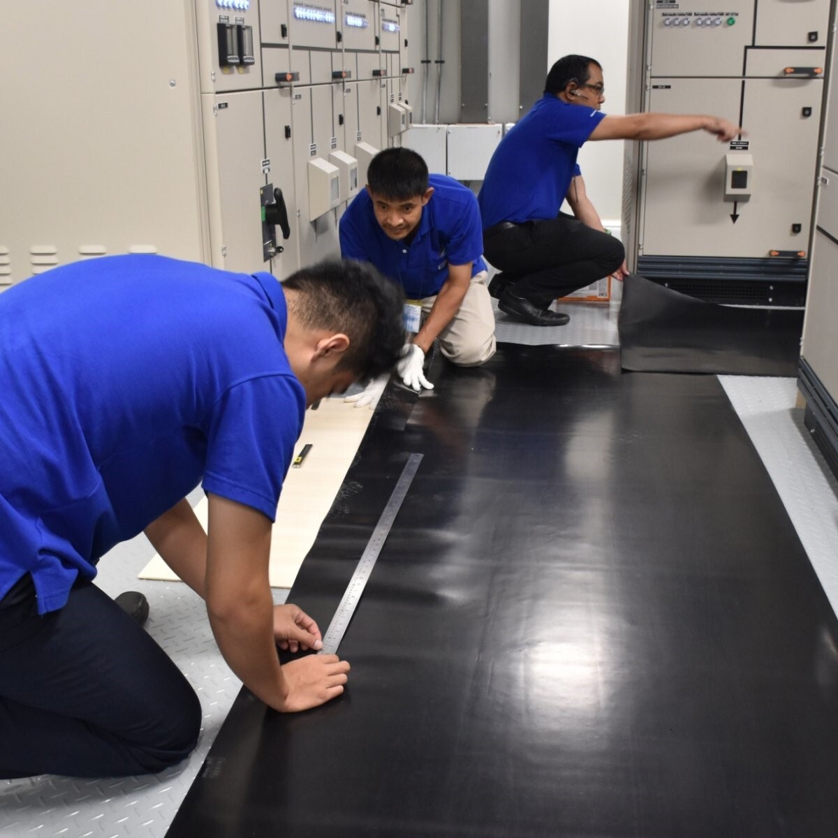 خرید کفپوش عایق برق خرید کفپوش عایق برق