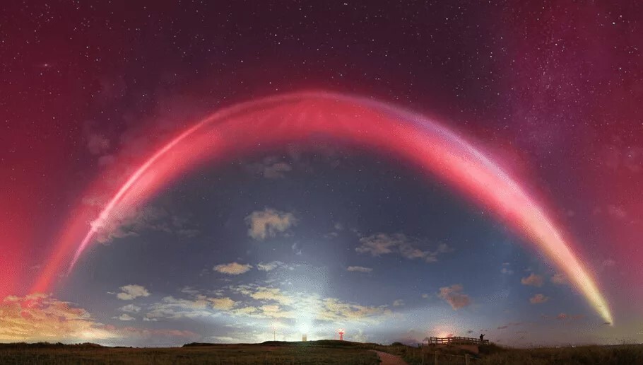 تصویر روز ناسا: پدیده استیو؛ رودخانهای از یونهای داغ بر فراز آسمان تصویر روز ناسا: پدیده استیو؛ رودخانهای از یونهای داغ بر فراز آسمان