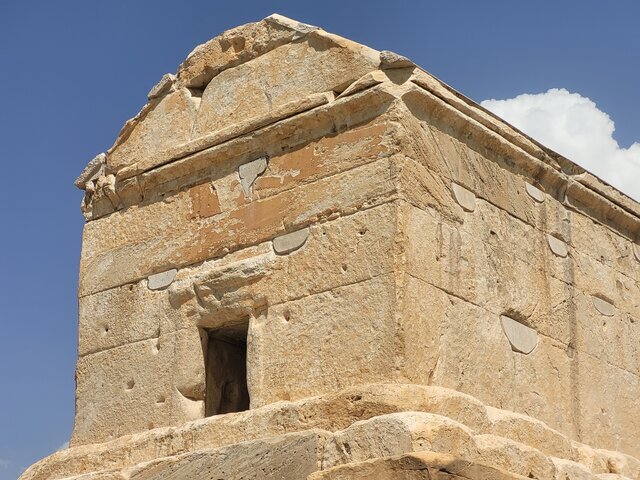 ابهامهایی درباره آرامگاه کوروش ابهامهایی درباره آرامگاه کوروش