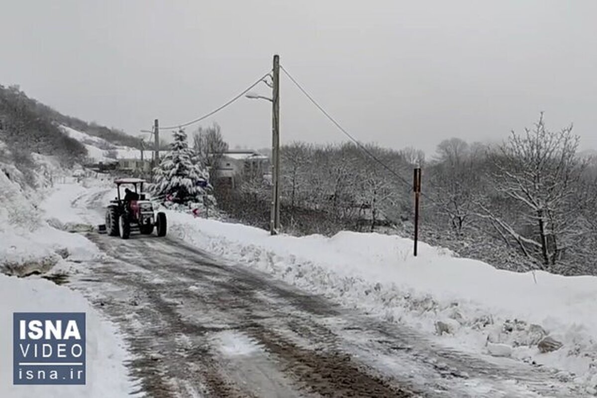 گردنه حیران گرفتار در برف؛ سفر بدون زنجیر چرخ ممنوع