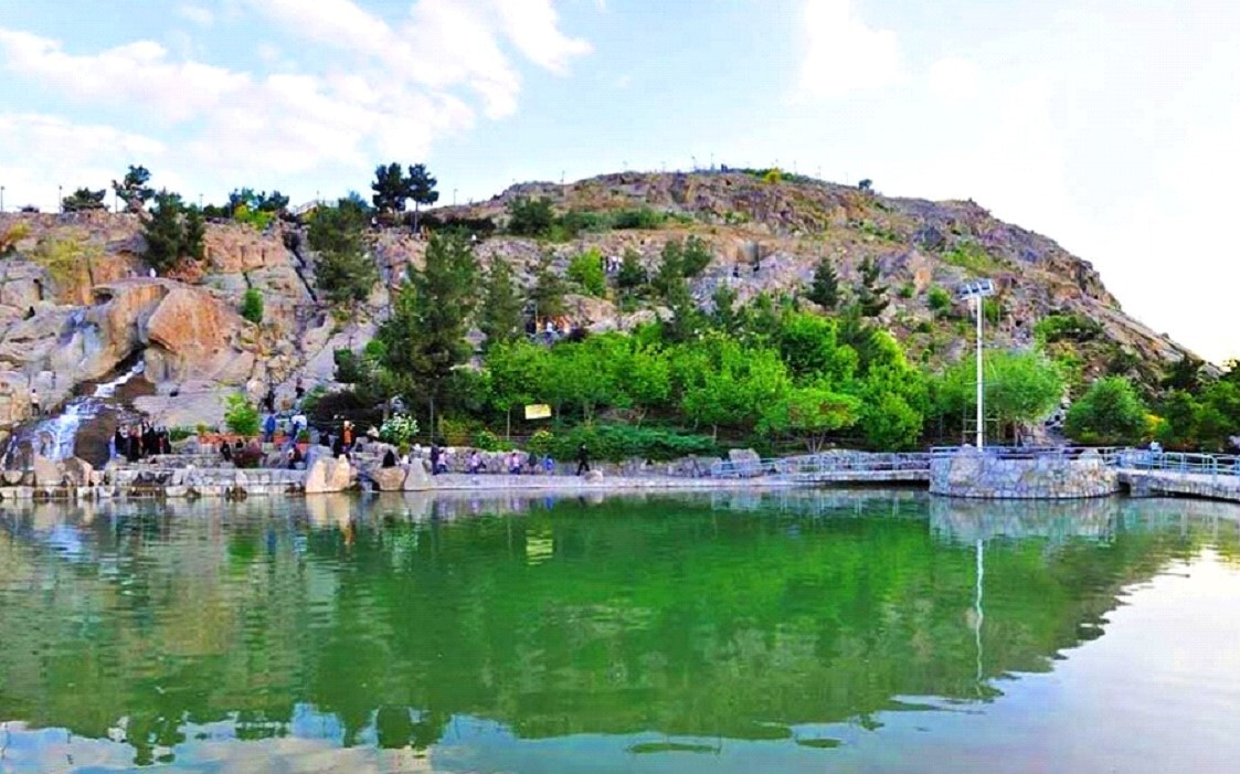 سفر به مشهد و تماشای کوه سنگی سفر به مشهد و تماشای کوه سنگی
