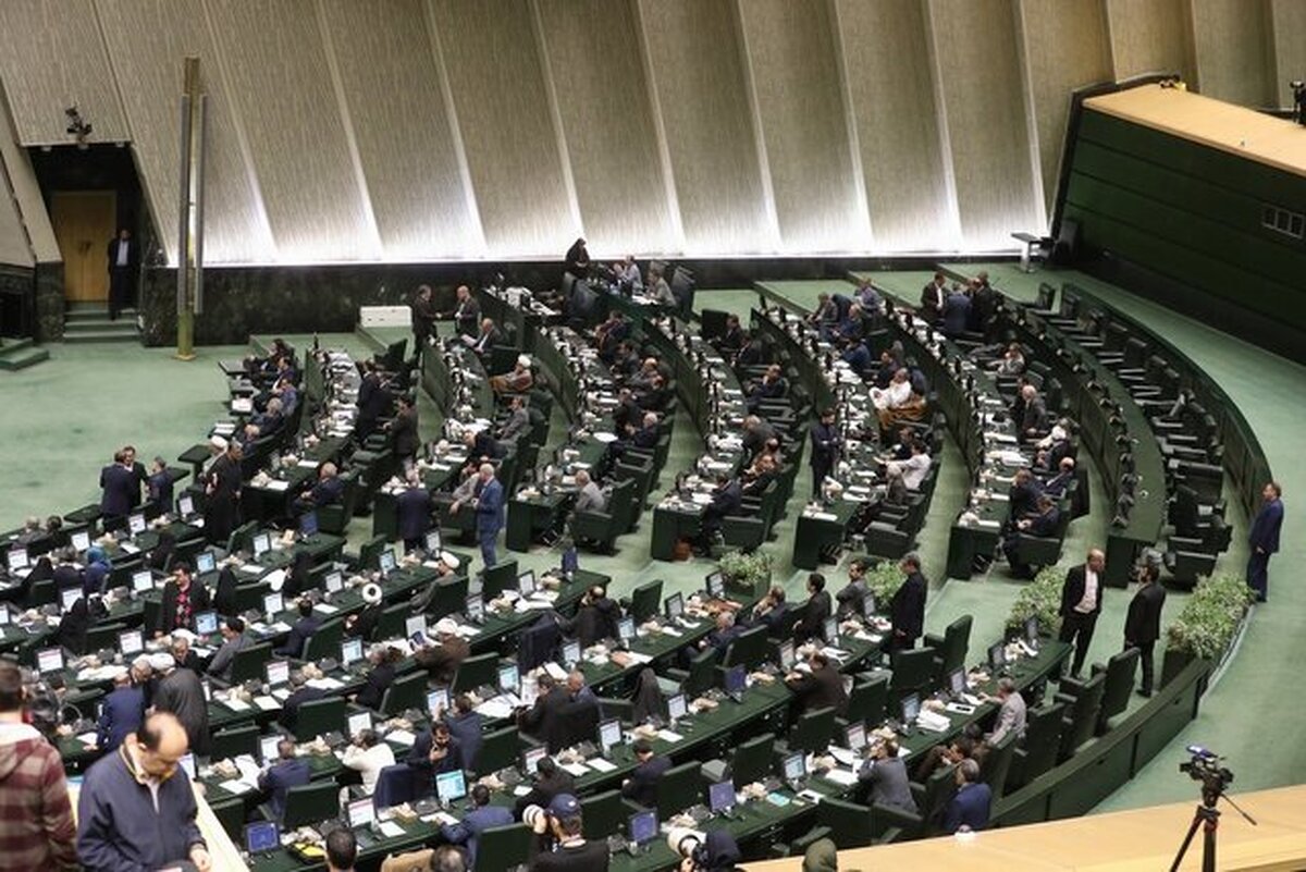 جمعی از نمایندگان به دیدار رهبر انقلاب می‌روند