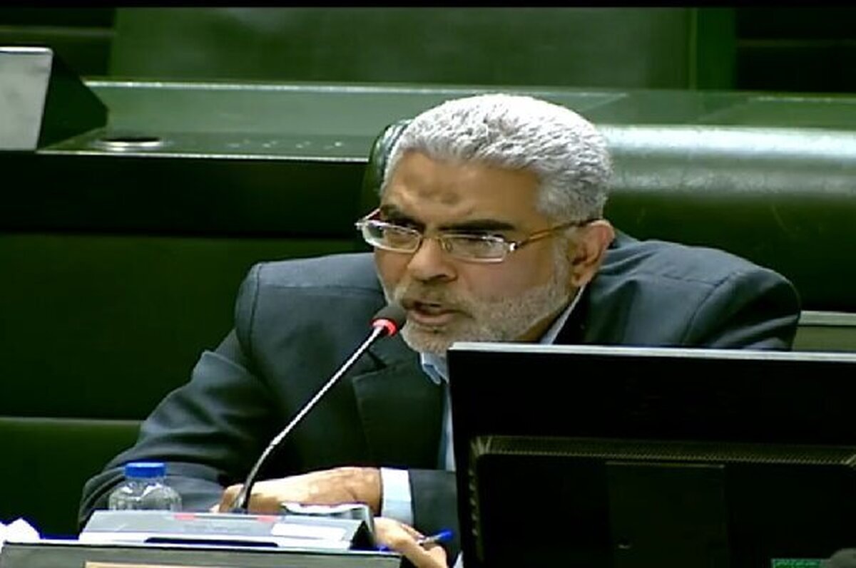 صمصامی: بانک مرکزی به دنبال تعیین یک نرخ رسمی دیگر برای ارز است