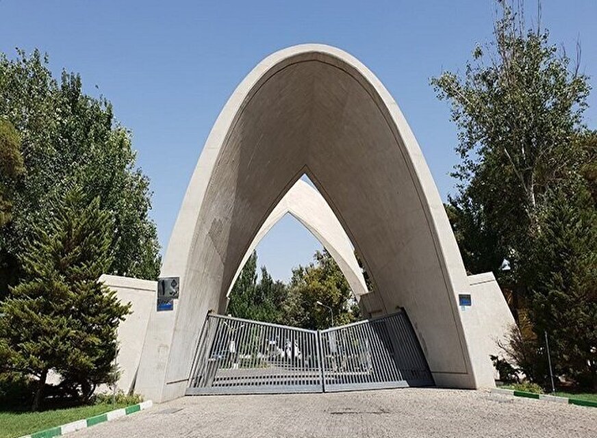 پرداختن به مسائل حاشیهای در دانشگاه معنایی ندارد