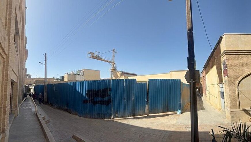 جرثقیل عظیمالجثه در بافت تاریخی شیراز چه میکند؟