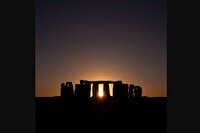 عکس روز ناسا از غروب خورشید بر فراز سازه‌های پیشاتاریخی