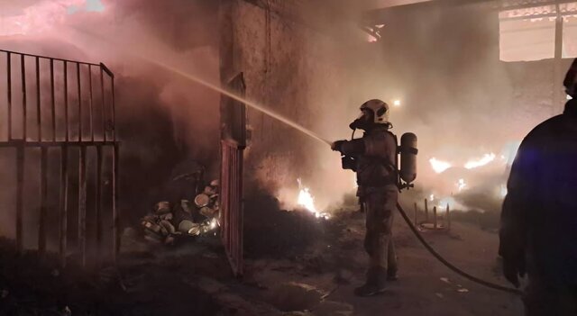 حادثه اتش‌سوزی انبار لباس کار کیست