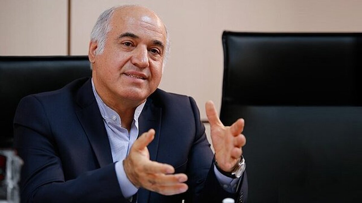 انتقاد یک مدیر بانکی از سکوت مسئولان مقابل تشنج بازار ارز انتقاد یک مدیر بانکی از سکوت مسئولان مقابل تشنج بازار ارز