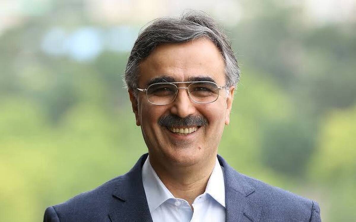 پس از افتخار دلار ۱۴۴ تومانی/ فرزین در سمت خود ماندگار شد؟ پس از افتخار دلار ۱۴۴ تومانی/ فرزین در سمت خود ماندگار شد؟