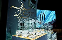 به برندگانی که برای گرفتن سیمرغ نیامدند حق بدهید/ خونی ریخته نمی‌شود مگر سروی به جایش بروید