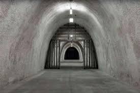 مردم، پناهگاه! پناهگاه، مردم! مردم، پناهگاه! پناهگاه، مردم!