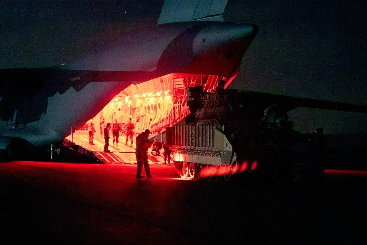 معنای عملیات پل هوایی در خاورمیانه چیست معنای عملیات پل هوایی در خاورمیانه چیست