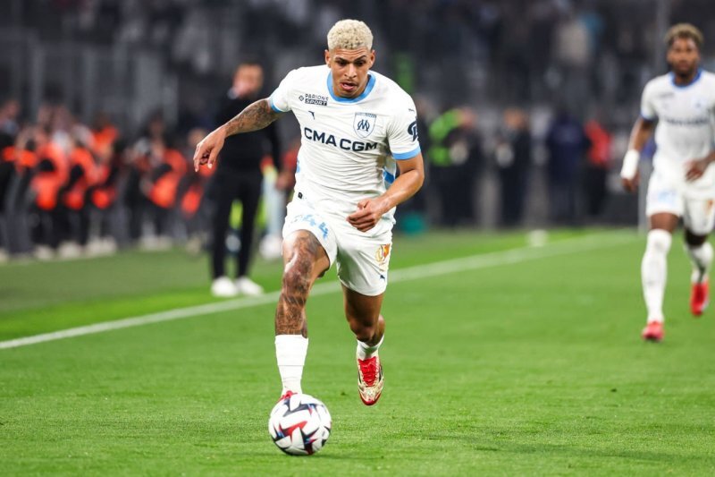 این مهاجم فروشی نیست