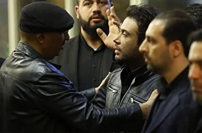 خواننده «مردم علاج در وطن است» زنده‌است؟