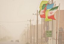 وزش باد شدید و گرد و خاک در راه اصفهان