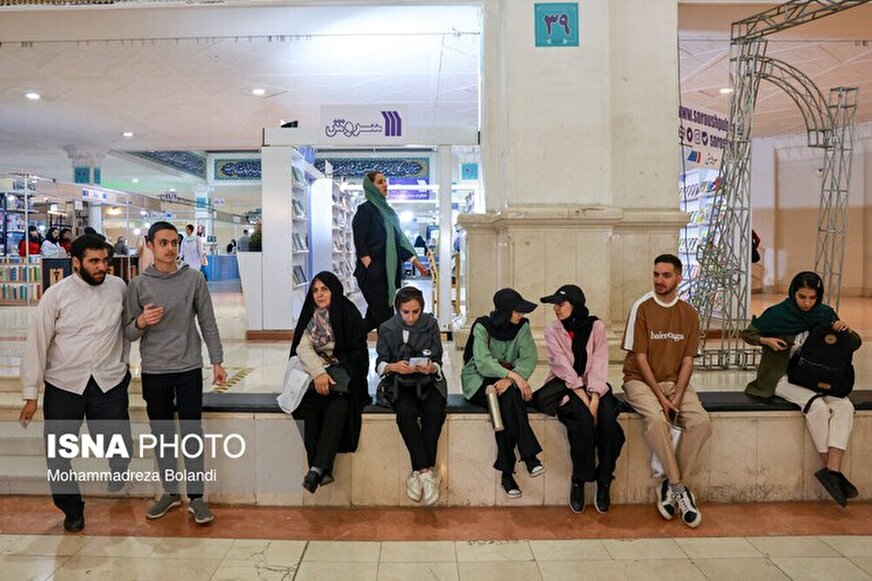 نمایشگاه کتاب به نیمه راه رسید