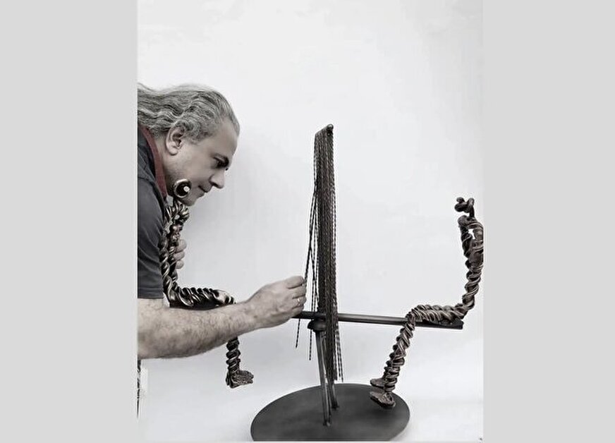 مجسمه‌های بی‌دست عقده‌ای!