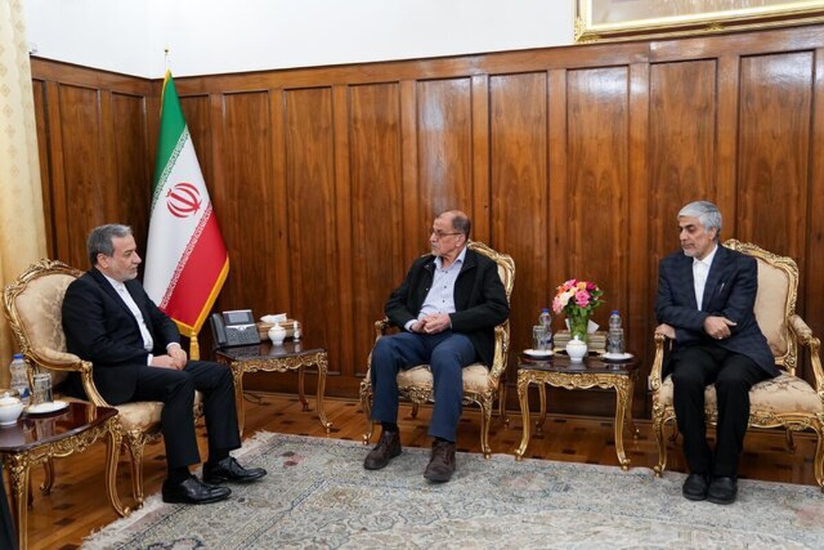 دیدار خسروی‌وفا و کیومرث هاشمی با عراقچی