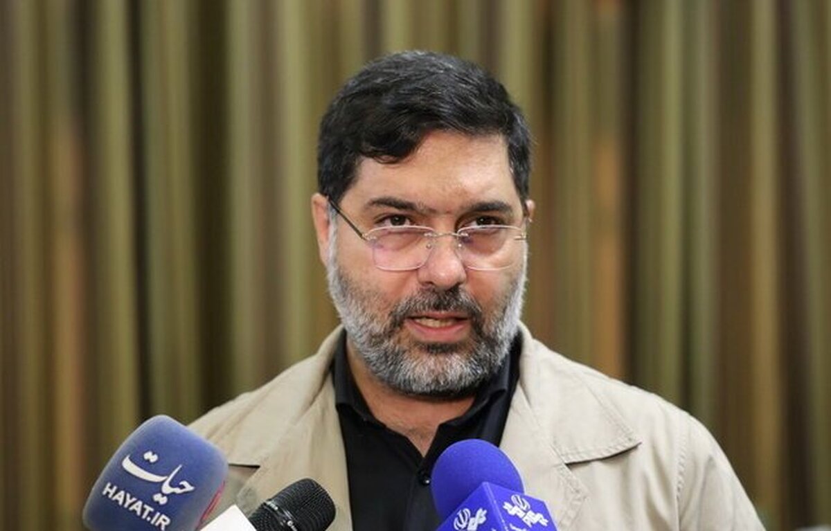 راسته خیابان انقلاب باید به‌درستی ساماندهی شود