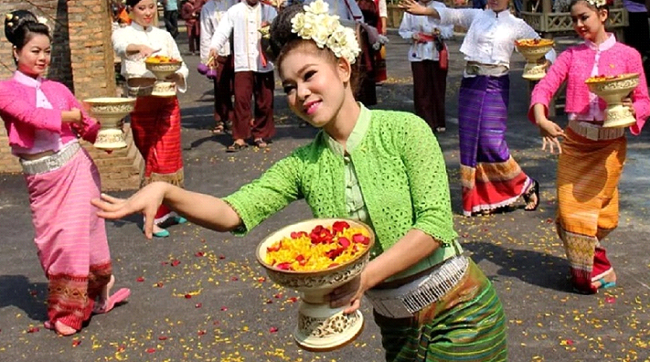 جشن آب تایلند؛ راهنمای کامل برای تجربه سال نو تایلندی