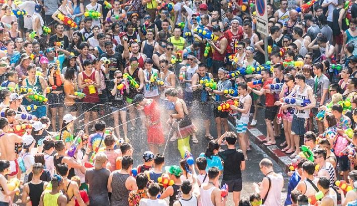 جشن آب تایلند؛ راهنمای کامل برای تجربه سال نو تایلندی