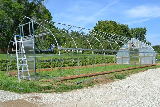 چطور لوله گالوانیزه در سیستم آبیاری، سود زمستانه گلخانه را دو برابر می‌کند؟