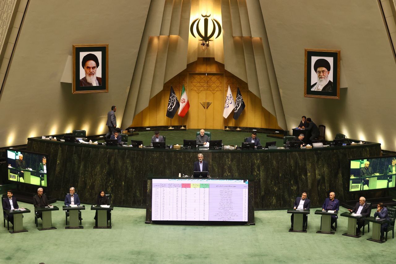 حواشی جالب از عکس صندلی وزرا در مجلس