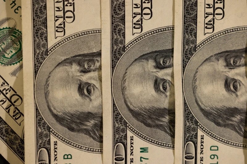 نوسان دلار میان دو کانال؛ بازار در جستوجوی تعادل تازه نوسان دلار میان دو کانال؛ بازار در جستوجوی تعادل تازه