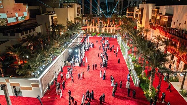 چرا ستاره‌ها این روزها راه جده را در پیش گرفته‌اند