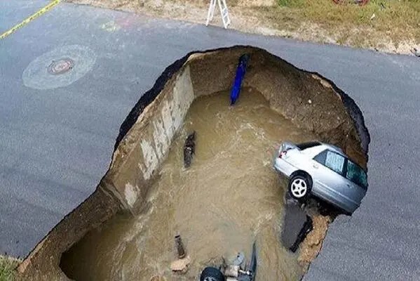 هیولای فرونشست در پایتخت دیده شد + عکس هیولای فرونشست در پایتخت دیده شد + عکس