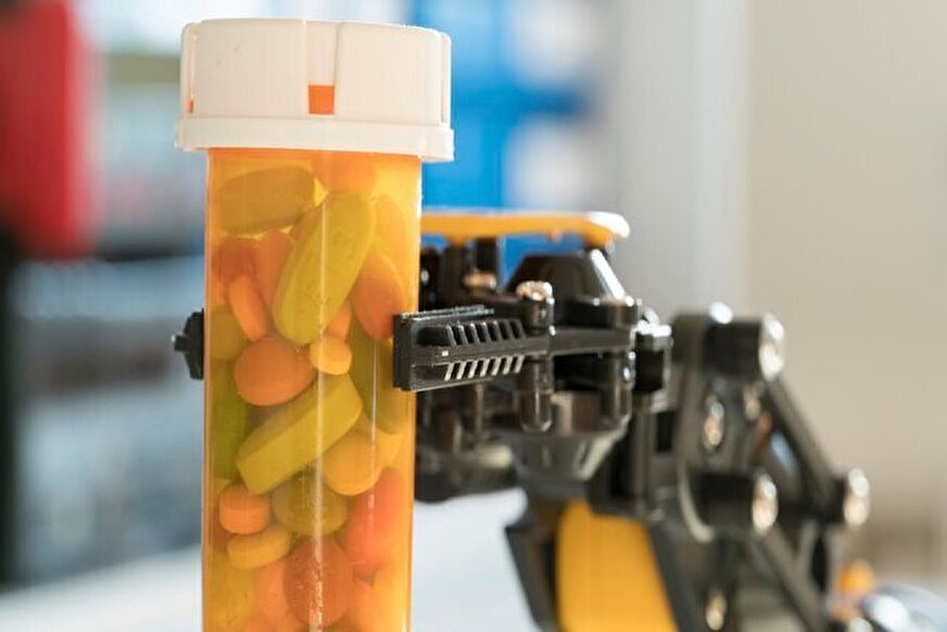 آیا هوش مصنوعی می‌تواند دارو تجویز کند