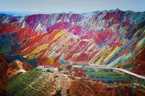 پدیده عجیب کوه‌های رنگین‌کمانی