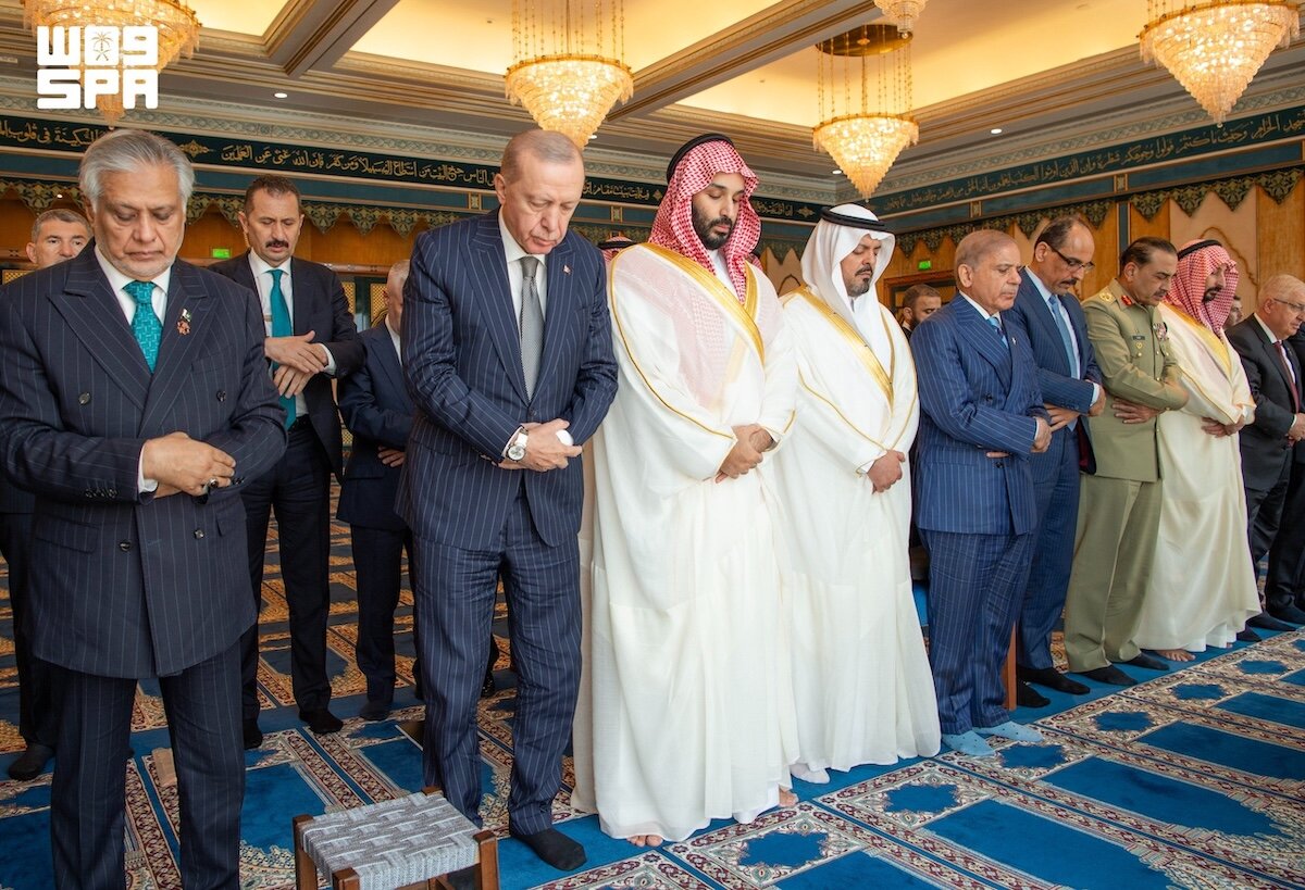 نماز شکر بن‌سلمان، شهباز شریف و اردوغان پس از امضا+ عکس