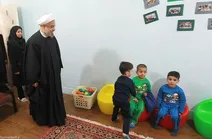 بازدید روحانی از یک شیرخوارگاه