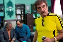 عکس رضا کیانیان در نقش مربی گوش‌شکسته
