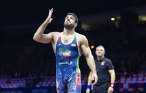 قهرمان بالای ۲۵ سال کشتی چه کسی‌است؟