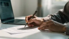 نمونه قرارداد طراحی سایت؛ متن کامل و بندهایی که معمولاً جا می‌مانند